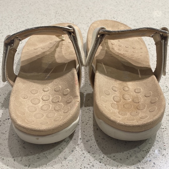 Vionic Wanda White/Cream Sandals Size 9.5 - Picture 3 of 12